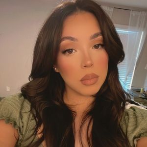 Meet your Posher, Ivette